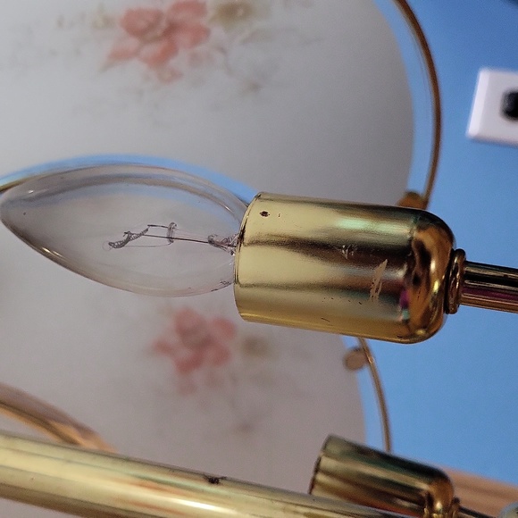 22" brass floral portable glass lamp Underwriters Laboratories Inc vintage - Picture 6 of 10